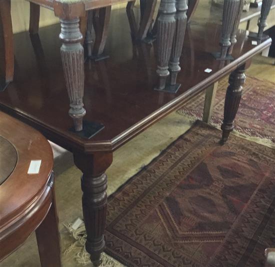 Victorian walnut exending dining table